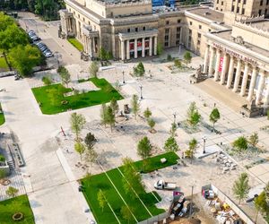Plac Centralny w Warszawie gotowy. Projekt A-A Collective odmienił plac Defilad
