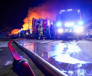 Ogromny pożar w Koniecpolu. Dogaszanie może potrwać kilka godzin