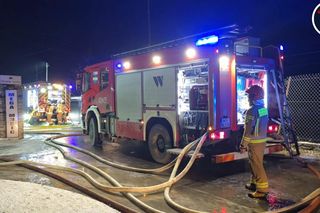 Pilna ewakuacja 200 osób z klubu muzycznego na Mazowszu. Wybuchł potężny pożar. Ranna jedna osoba