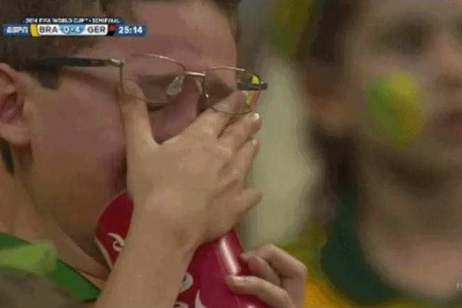 Brazylia - Niemcy. Młody kibic we łzach