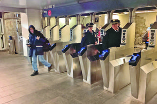 Policyjne szychy ruszyły do metra