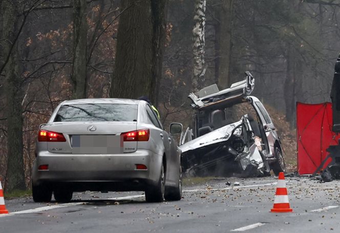 Wypadek ciężarówki z żołnierzami pod Warszawą. Jedna osoba nie żyje, pięć w szpitalu