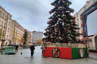 Łódź jest już gotowa na święta! Przy Piotrkowskiej stanęła wielka atrakcja [ZDJĘCIA]