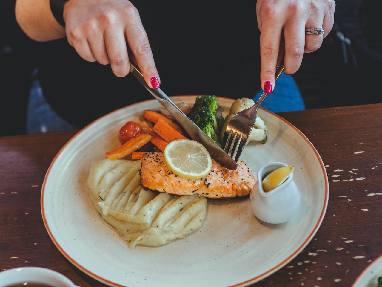 Kwasy omega-3: dieta czy suplementacja? Źródła kwasów omega-3