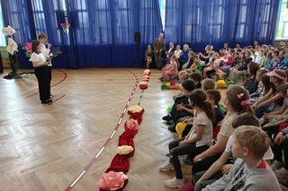 Na Ekologicznym Pokazie Mody w SP nr 10 w Siedlcach nie zabrakło strojów na każdą porę roku, wieczorowych, a nawet ślubnych!