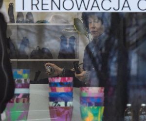 Katarzyna Warnke naprawila u szewca torebki YSL i Dior - sukces opija winem