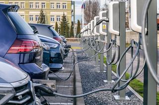 Gdzie w Polsce jeżdżą auta elektryczne? Ile ich jest? Oto MAPA elektromobilności