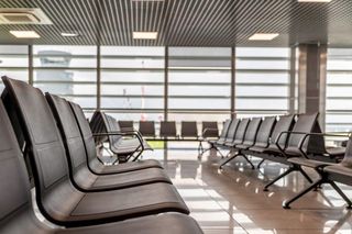 Nowy Styl wyposażył Port Lotniczy Rzeszów-Jasionka w ławki z serii V-Travel. Są 