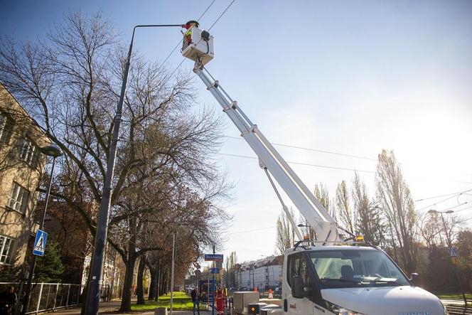W Warszawie zamontowano ponad 18 tys. energooszczędnych lamp oświetleniowych