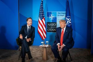 Donald Trump i Marka Rutte na szczycie NATO w Hadze