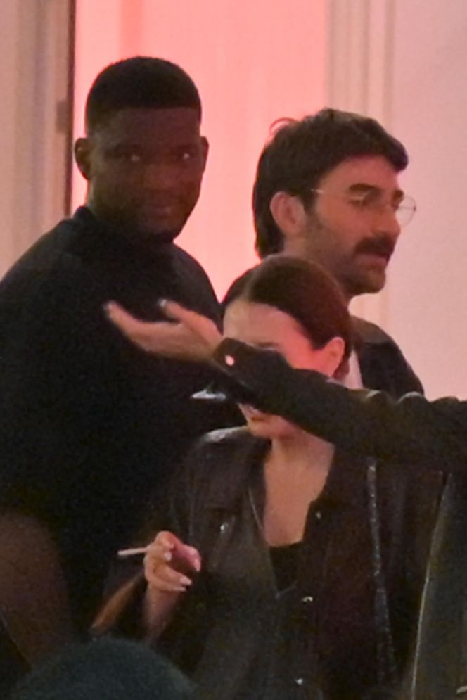 Niezła bibka Afryka Express. Obejrzeli razem odcinek, a potem poszli w tango. Iwan wyszedł ostatni