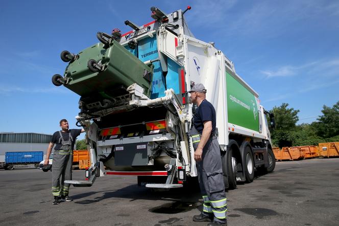 Ponad 40 lat pracy w śmieciach! Imponujący staż pracy w warszawskim MPO 