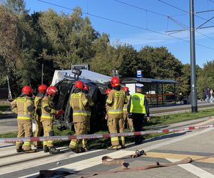 Wypadek na Wojska Polskiego w Łodzi. Tramwaj zderzył się z samochodem dostawczym