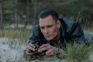 Zatoka szpiegów 2 sezon odc. 6. Franz Neumann (Bartosz Gelner)