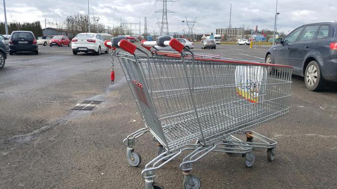 Koronawirus. Bydgoszczanie szturmują sklepy! Z półek znika żywność 