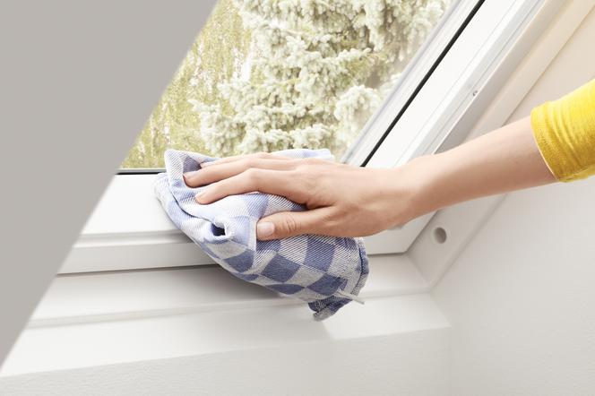 Okna dachowe VELUX Standard Plus: okna poliuretanowe GLU górne otwieranie