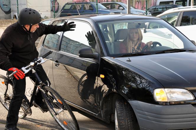 Jak bezpiecznie dzielić drogę z rowerzystami?