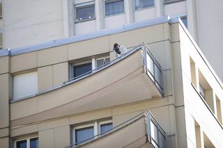 Skakali z balkonu jeden po drugim. Zbiorowe samobójstwo w szwajcarskim kurorcie