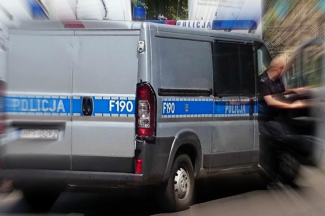Policja otrzymała anonimowy telefon w trakcie przemowy Jarosława Gowina z informacją, że w budynku podłożony został ładunek wybuchowy