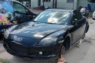 Drogowcy znów sprzedają wraki z ulicy. Wśród nich jest Chrysler w kwiatki