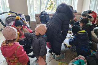 Uchodźcy z Ukrainy w ośrodku w Waplewie