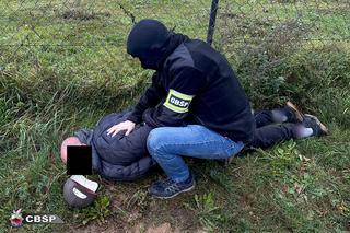 Podwójny morderca zatrzymany! Wielka akcja służb pod Płońskiem [ZDJĘCIA]