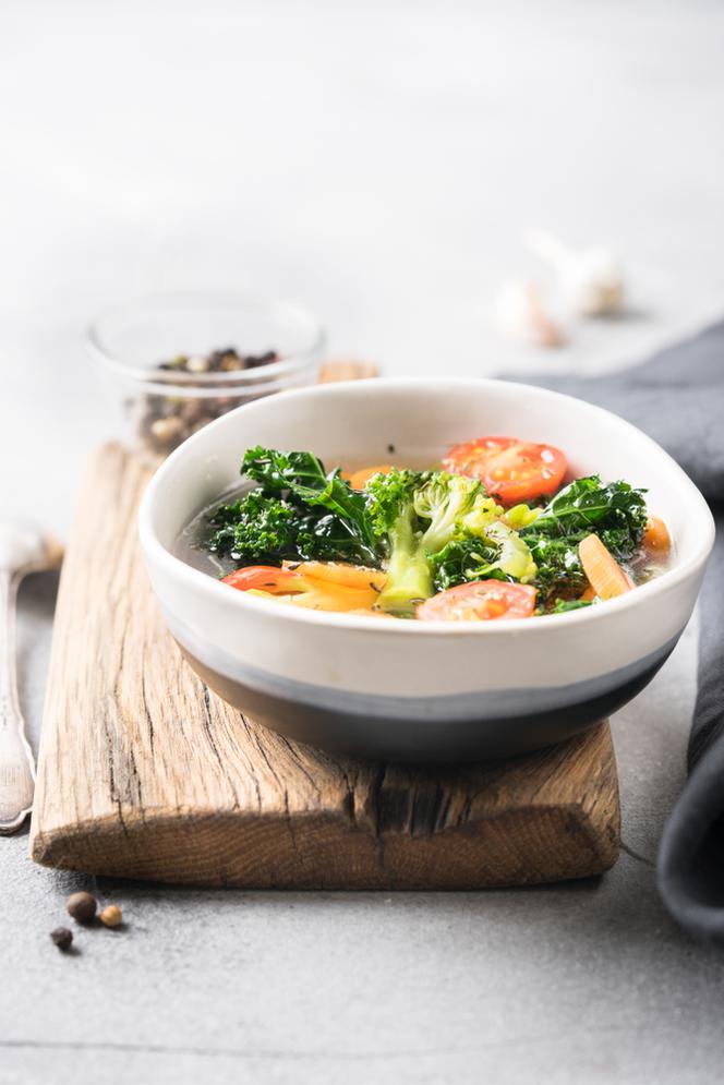 Odchudzająca zupa warzywna z bulwami kopru włoskiego: lepsza od kapuścianej