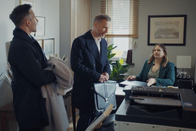 M jak miłość odc. 1868. Kamil (Marcin Bosak), Andrzej Budzyński (Krystian Wieczorek), Anita (Melania Grzesiewicz)