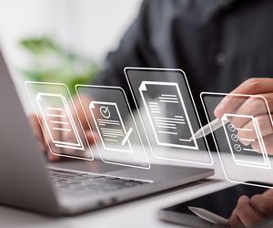 Podpis elektroniczny krok po kroku. Czym różni się od kwalifikowanego podpisu elektronicznego? Jak założyć profil zaufany?