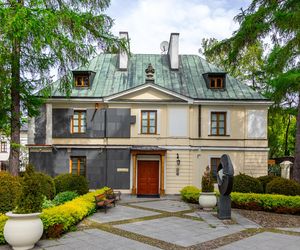 Styropian na XVIII-wiecznej plebanii w Wilanowie. Co dalej zabytkiem?