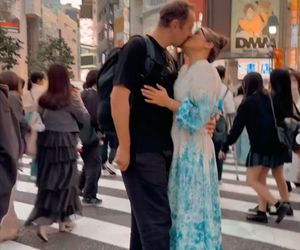 Anna Mucha w obłędnej kiecce migdali się z ukochanym na środku zatłoczonej ulicy! Co za sceny!