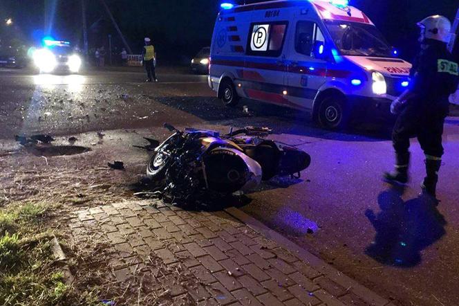 Wypadek w Dobrzyniewie Dużym (woj. podlaskie). 18-latek zajechał drogę motocykliście. Mężczyzna nie żyje.