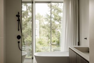 Przebudowa bliźniaka z PRL-u w Warszawie