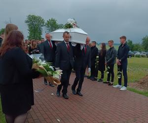 Ostatnie pożegnanie Kacpra i Wojtka. Nad ich białymi trumnami łkali najbliżsi. Spotkamy się z nimi po naszej śmierci