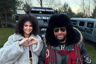 Krzysztof Rutkowski w futrzanej czapie większej niż afro jego żony. Co za stylówka z okazji WOŚP!