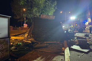 Pijani 18-latkowie staranowali stragany na Podhalu. Potem zabrali tablice rejestracyjne i wzięli nogi za pas