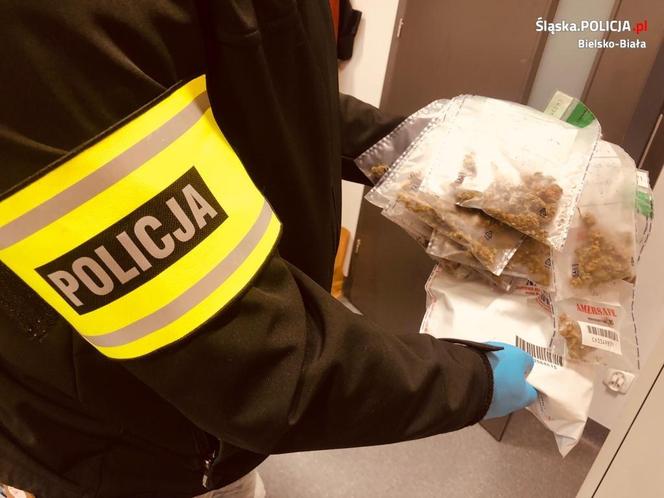 23-letni mieszkaniec Bielska-Białej ukrywał ponad kilogram narkotyków. Został aresztowanu