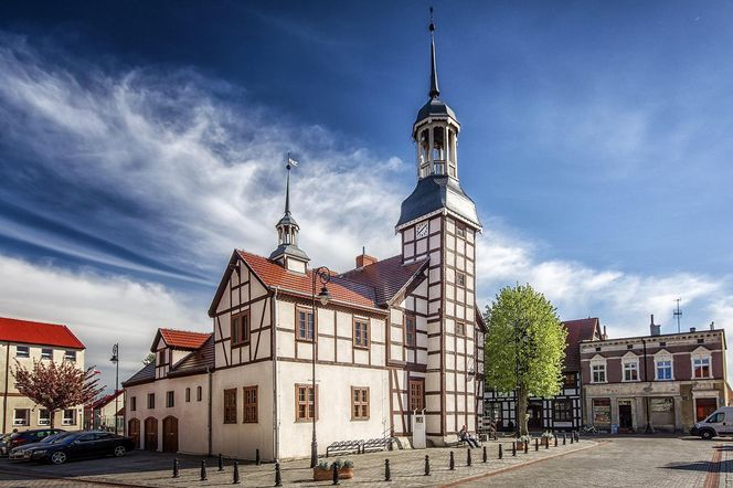 Ryglowy ratusz w Nowym Warpnie