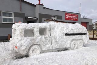 Strażacy nie mogli się doczekać na nowy wóz. Sami ULEPILI go sobie ze śniegu!