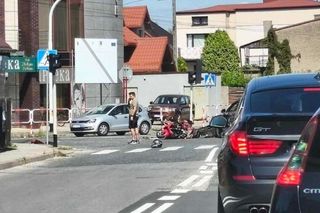 Groźne zdarzenie w powiecie kłobuckim. Kierująca samochodem osobowym zderzyła się z motocyklistą