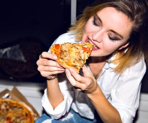 Używam zasady 80/20 w mojej diecie i wreszcie widzę efekty. Wprowadź ją i ty, a zmiany cię zaskoczą