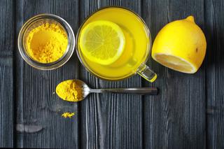 Lemoniada z kurkumy: słoneczny napój na wiosenne zmęczenie