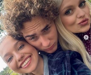 Przyjaciółki, 26 sezon. Staś (Antoni Borowski), Julka (Nicole Bogdanowicz), Marianna (Emilia Walus) na planie