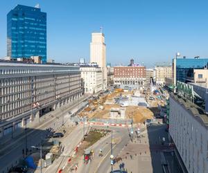 Ponad 400 samochodów zaparkuje pod ziemią w centrum Warszawy. Cztery poziomy, ładowarki elektryczne, windy i toalety, na powierzechni zieleń 