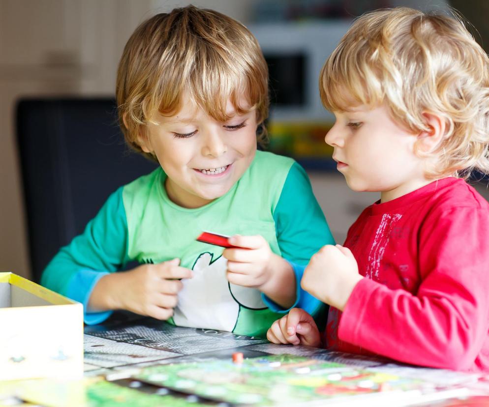 Objawy dysleksji można zauważyć na długo przed szkołą. Oto rzeczy, które mogą o niej świadczyć