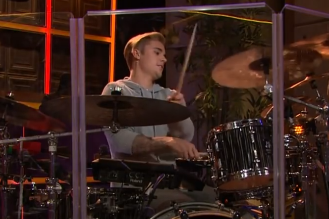 Justin Bieber na perkusji