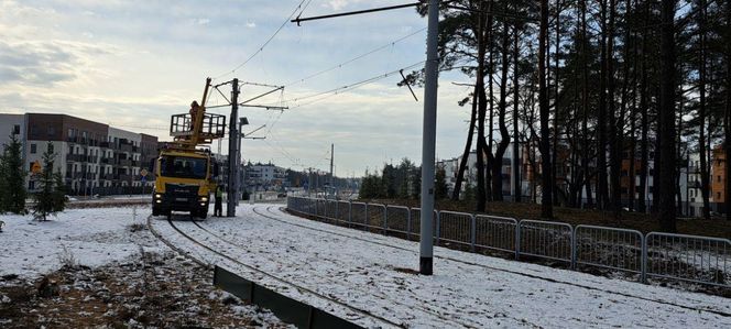 Ktoś zerwał sieć trakcyjną w Toruniu. Poważne utrudnienia