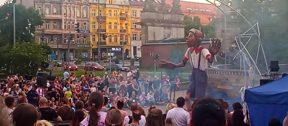 Kosmiczna Podróż Guliwera na placu Solidarności