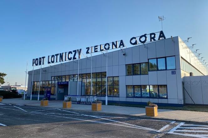 Port Lotniczy Zielona Góra-Babimost. Budynek