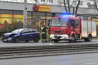 Warszawa: ford z impetem wjechał w skodę. Kierowca zapłaci słony mandat